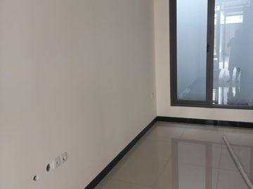 DISEWAKAN RUMAH BARU TKI 5 TAMAN KOPO GARDENVILLE