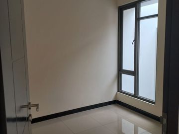 DISEWAKAN RUMAH BARU TKI 5 TAMAN KOPO GARDENVILLE