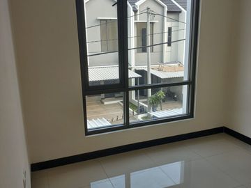 DISEWAKAN RUMAH BARU TKI 5 TAMAN KOPO GARDENVILLE