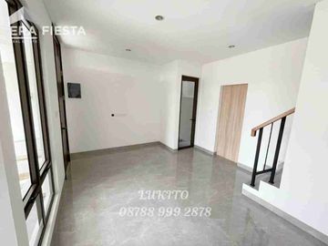 Disewakan Rumah Baru 3 Lantai Lavon Swan City Harga Termurah