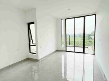 Disewakan Rumah Baru 3 Lantai Lavon Swan City Harga Termurah