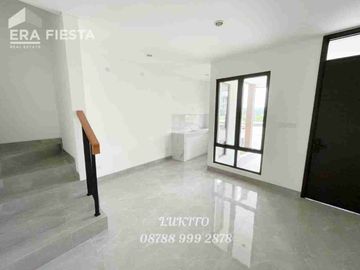 Disewakan Rumah Baru 3 Lantai Lavon Swan City Harga Termurah