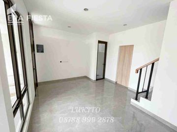 Disewakan Rumah Baru 3 Lantai Lavon Swan City Harga Termurah