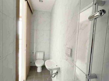 Disewakan Rumah Baru 3 Lantai Lavon Swan City Harga Termurah