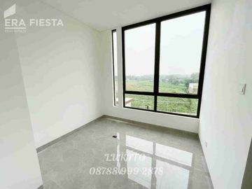 Disewakan Rumah Baru 3 Lantai Lavon Swan City Harga Termurah