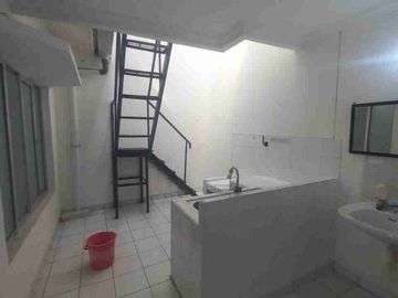 Disewakan rumah bundaran terdepan citra raya Tangerang