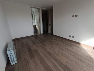 Iluminado depto central de 2D2B+E+B, orientación norte