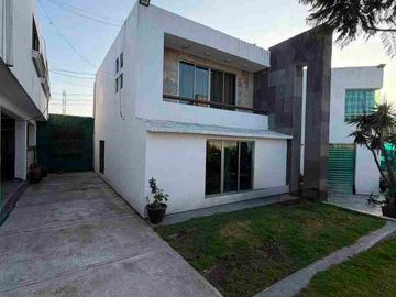 Excel casa en venta centro Zinacantepec en privada