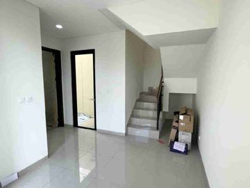 Disewakan Rumah Baru Suvarna Sutera
