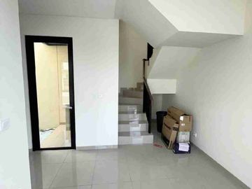 Disewakan Rumah Baru Suvarna Sutera