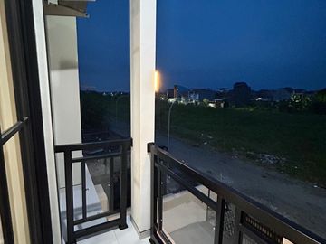 Dijual Rumah Baru Tambak Medokan Ayu Rungkut MERR REV.A589