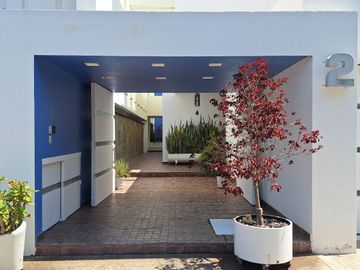 CASA EN VENTA EN RESIDENCIAL BOSQUES QUERETARO 3 RECAMARAS 6 BAÑOS ALBERCA Y CERCA DE PLAZA BOULEVARES