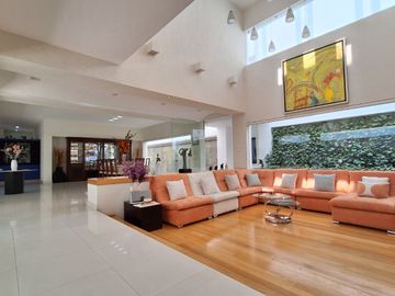 CASA EN VENTA EN RESIDENCIAL BOSQUES QUERETARO 3 RECAMARAS 6 BAÑOS ALBERCA Y CERCA DE PLAZA BOULEVARES