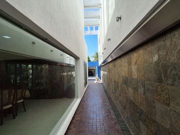 CASA EN VENTA EN RESIDENCIAL BOSQUES QUERETARO 3 RECAMARAS 6 BAÑOS ALBERCA Y CERCA DE PLAZA BOULEVARES