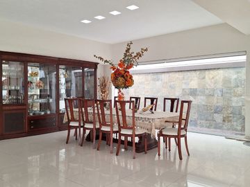 CASA EN VENTA EN RESIDENCIAL BOSQUES QUERETARO 3 RECAMARAS 6 BAÑOS ALBERCA Y CERCA DE PLAZA BOULEVARES