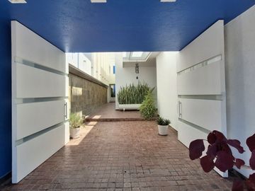 CASA EN VENTA EN RESIDENCIAL BOSQUES QUERETARO 3 RECAMARAS 6 BAÑOS ALBERCA Y CERCA DE PLAZA BOULEVARES