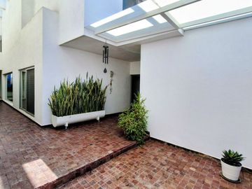 CASA EN VENTA EN RESIDENCIAL BOSQUES QUERETARO 3 RECAMARAS 6 BAÑOS ALBERCA Y CERCA DE PLAZA BOULEVARES