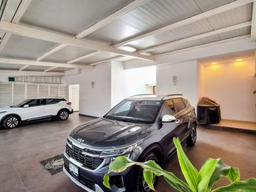 CASA EN VENTA EN RESIDENCIAL BOSQUES QUERETARO 3 RECAMARAS 6 BAÑOS ALBERCA Y CERCA DE PLAZA BOULEVARES