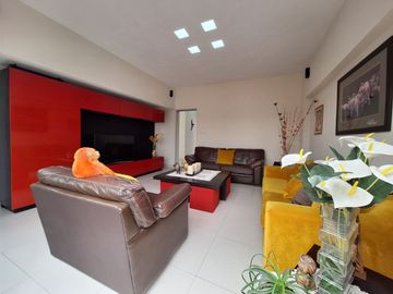 CASA EN VENTA EN RESIDENCIAL BOSQUES QUERETARO 3 RECAMARAS 6 BAÑOS ALBERCA Y CERCA DE PLAZA BOULEVARES