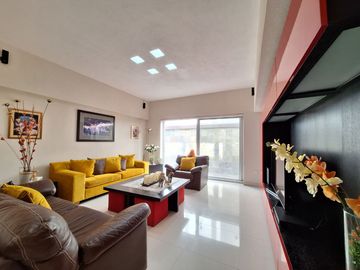 CASA EN VENTA EN RESIDENCIAL BOSQUES QUERETARO 3 RECAMARAS 6 BAÑOS ALBERCA Y CERCA DE PLAZA BOULEVARES