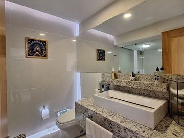 CASA EN VENTA EN RESIDENCIAL BOSQUES QUERETARO 3 RECAMARAS 6 BAÑOS ALBERCA Y CERCA DE PLAZA BOULEVARES