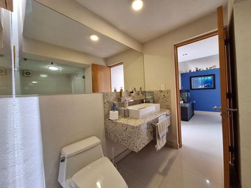 CASA EN VENTA EN RESIDENCIAL BOSQUES QUERETARO 3 RECAMARAS 6 BAÑOS ALBERCA Y CERCA DE PLAZA BOULEVARES