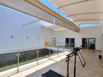 CASA EN VENTA EN RESIDENCIAL BOSQUES QUERETARO 3 RECAMARAS 6 BAÑOS ALBERCA Y CERCA DE PLAZA BOULEVARES