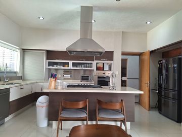 CASA EN VENTA EN RESIDENCIAL BOSQUES QUERETARO 3 RECAMARAS 6 BAÑOS ALBERCA Y CERCA DE PLAZA BOULEVARES