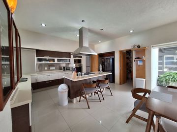 CASA EN VENTA EN RESIDENCIAL BOSQUES QUERETARO 3 RECAMARAS 6 BAÑOS ALBERCA Y CERCA DE PLAZA BOULEVARES