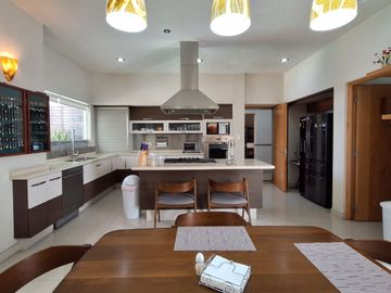 CASA EN VENTA EN RESIDENCIAL BOSQUES QUERETARO 3 RECAMARAS 6 BAÑOS ALBERCA Y CERCA DE PLAZA BOULEVARES
