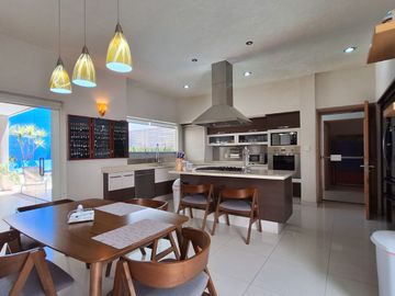 CASA EN VENTA EN RESIDENCIAL BOSQUES QUERETARO 3 RECAMARAS 6 BAÑOS ALBERCA Y CERCA DE PLAZA BOULEVARES