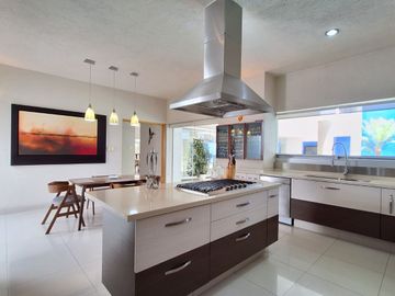 CASA EN VENTA EN RESIDENCIAL BOSQUES QUERETARO 3 RECAMARAS 6 BAÑOS ALBERCA Y CERCA DE PLAZA BOULEVARES