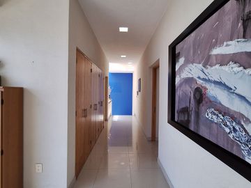 CASA EN VENTA EN RESIDENCIAL BOSQUES QUERETARO 3 RECAMARAS 6 BAÑOS ALBERCA Y CERCA DE PLAZA BOULEVARES