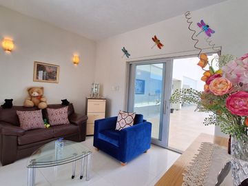CASA EN VENTA EN RESIDENCIAL BOSQUES QUERETARO 3 RECAMARAS 6 BAÑOS ALBERCA Y CERCA DE PLAZA BOULEVARES