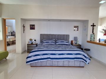CASA EN VENTA EN RESIDENCIAL BOSQUES QUERETARO 3 RECAMARAS 6 BAÑOS ALBERCA Y CERCA DE PLAZA BOULEVARES