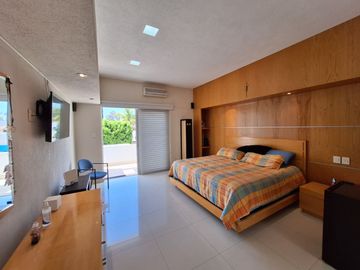 CASA EN VENTA EN RESIDENCIAL BOSQUES QUERETARO 3 RECAMARAS 6 BAÑOS ALBERCA Y CERCA DE PLAZA BOULEVARES