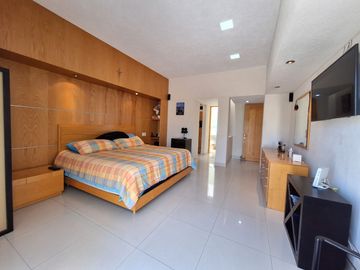 CASA EN VENTA EN RESIDENCIAL BOSQUES QUERETARO 3 RECAMARAS 6 BAÑOS ALBERCA Y CERCA DE PLAZA BOULEVARES