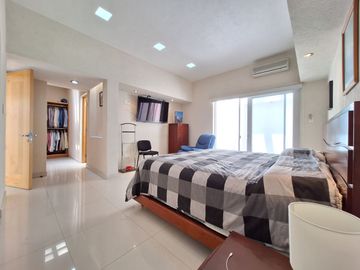 CASA EN VENTA EN RESIDENCIAL BOSQUES QUERETARO 3 RECAMARAS 6 BAÑOS ALBERCA Y CERCA DE PLAZA BOULEVARES