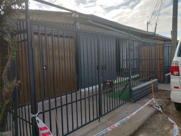 Casa en venta Maipú, Los Aperos/Los Adobes, magnifica oportunidad, todo remodelado, pintura int y ext, artefactos nuevos baño y cocina.