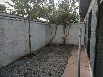 Casa en venta Maipú, Los Aperos/Los Adobes, magnifica oportunidad, todo remodelado, pintura int y ext, artefactos nuevos baño y cocina.