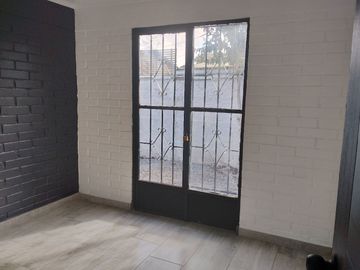 Casa en venta Maipú, Los Aperos/Los Adobes, magnifica oportunidad, todo remodelado, pintura int y ext, artefactos nuevos baño y cocina.