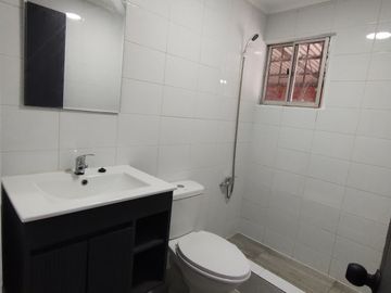 Casa en venta Maipú, Los Aperos/Los Adobes, magnifica oportunidad, todo remodelado, pintura int y ext, artefactos nuevos baño y cocina.