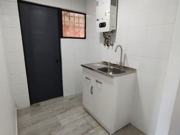 Casa en venta Maipú, Los Aperos/Los Adobes, magnifica oportunidad, todo remodelado, pintura int y ext, artefactos nuevos baño y cocina.