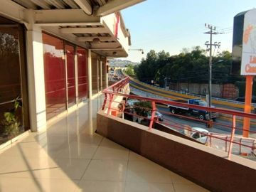 LOCAL COMERCIAL EN RENTA PRIMER NIVEL DENTRO DE PLAZA COMERCIAL PEQUEÑA.