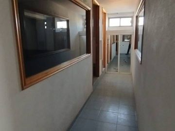 ESPACIO EN RENTA EN SEGUNDO NIVEL DENTRO DE PEQUEÑA PLAZA COMERCIAL.