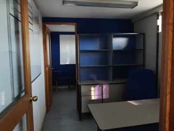 ESPACIO EN RENTA EN SEGUNDO NIVEL DENTRO DE PEQUEÑA PLAZA COMERCIAL.
