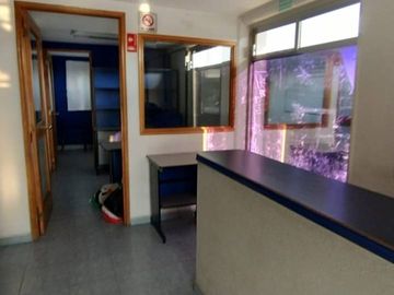 ESPACIO EN RENTA EN SEGUNDO NIVEL DENTRO DE PEQUEÑA PLAZA COMERCIAL.