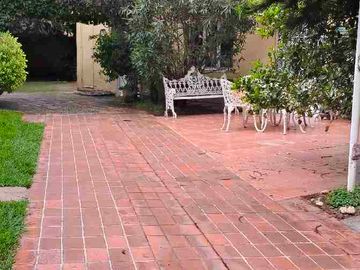 VENTA DE CASA ESTILO CAMPESTRE MEXICANO, INDEPENDIENTE 358 mt DE TERRENO, MUY AMPLIA. CON RECÁMARA EN PLANTA BAJA, AL SUR DE LA CIUDAD. CONTRERAS CDMX