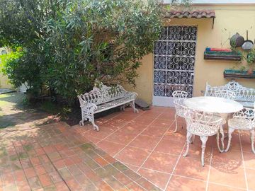VENTA DE CASA ESTILO CAMPESTRE MEXICANO, INDEPENDIENTE 358 mt DE TERRENO, MUY AMPLIA. CON RECÁMARA EN PLANTA BAJA, AL SUR DE LA CIUDAD. CONTRERAS CDMX