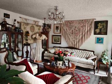 VENTA DE CASA ESTILO CAMPESTRE MEXICANO, INDEPENDIENTE 358 mt DE TERRENO, MUY AMPLIA. CON RECÁMARA EN PLANTA BAJA, AL SUR DE LA CIUDAD. CONTRERAS CDMX